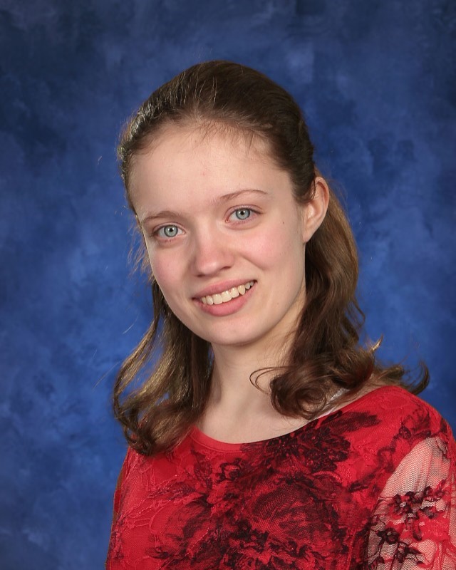 We're proud to spotlight Class of 2022 graduates Claire Ripley, Quinton Anson, Brady Bernskoetter, and Abigail Brubaker! Join us at 7pm tonight as they walk across the stage and learn more about their class at chillicotheschools.org/o/chs/page/sen…