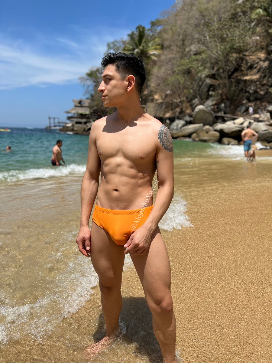 AlejandroXwood's tweet photo. I love these @jj_malibu swimming trunks 🏝. 🍆💦🍑 // https://t.co/uWDh7G5IIm 

⁃10% off the next 10 new subscribers to my #onlyfans 😈 https://t.co/t1lE6AdxHX