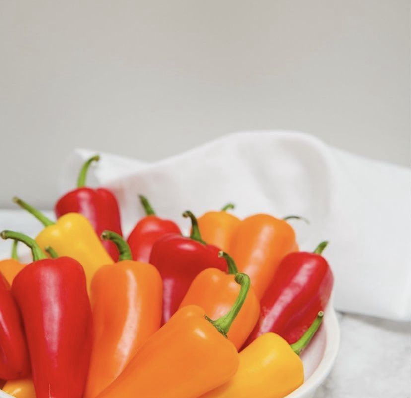 What kind of pepper-snacker are you? Dolce® Sweet Mini Peppers are delicious sliced or you can eat them whole! #GreenhouseGrown #MiniPeppers #EasySnacking