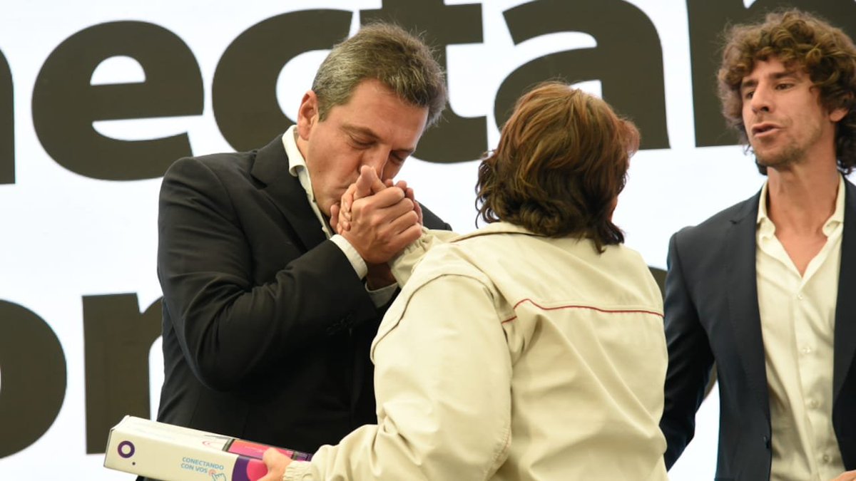 SergioMassa's tweet photo. Convencidos de que el futuro está en la formación digital, a través de un Estado presente buscamos dar igualdad de oportunidades y conectividad, garantizando que quienes viven, trabajan y tienen arraigo, puedan disfrutar en un #DeltaConectado.
#ArgentinaUnida ❤️🇦🇷 https://t.co/IC4X03V8LA