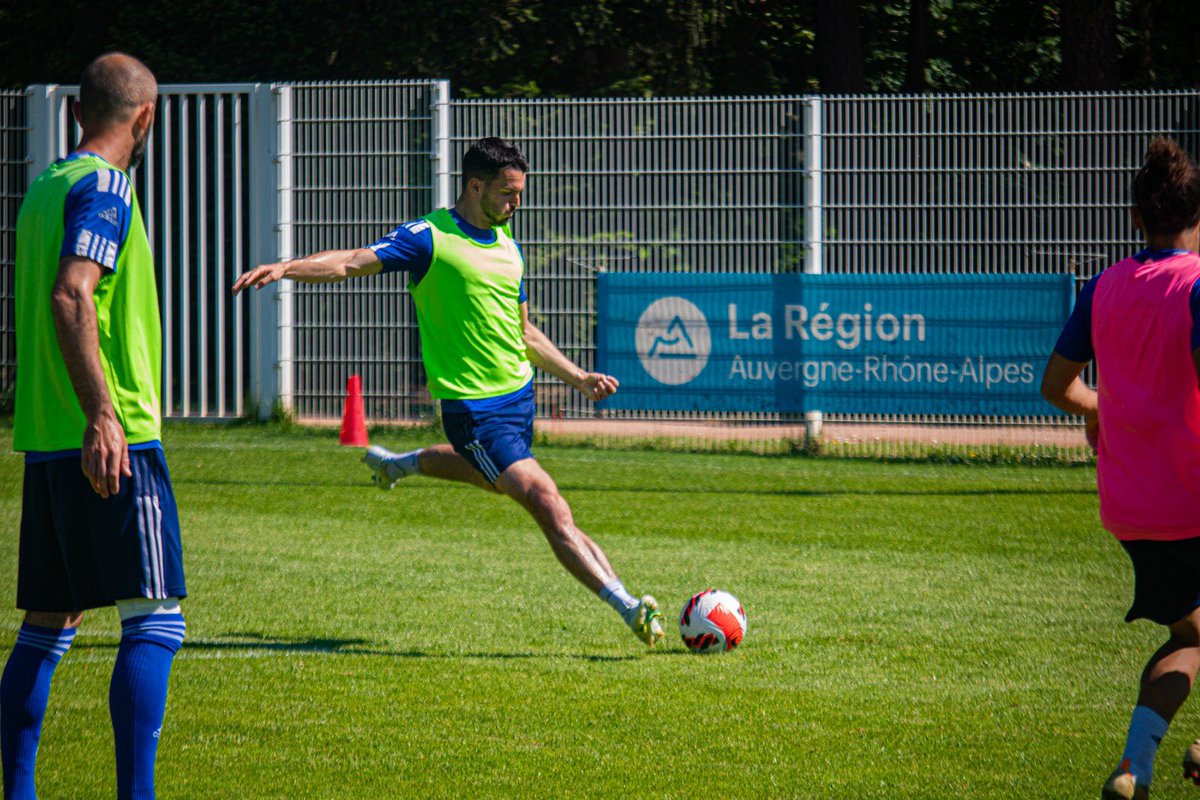 FCVB_officiel's tweet photo. 𝐓𝐫𝐚𝐯𝐚𝐢𝐥 - 𝐑𝐢𝐠𝐮𝐞𝐮𝐫 - 𝐈𝐧𝐭𝐞𝐧𝐬𝐢𝐭𝐞́ 🛠
 
Nos tigres caladois ont terminé leur préparation cette après-midi et sont désormais prêts et déterminés pour la rencontre de demain soir 👊🏼

Rendez-vous demain à 20h45 ! ⏳

#TeamFCVB #NationalFFF https://t.co/7v4fqF3f7j