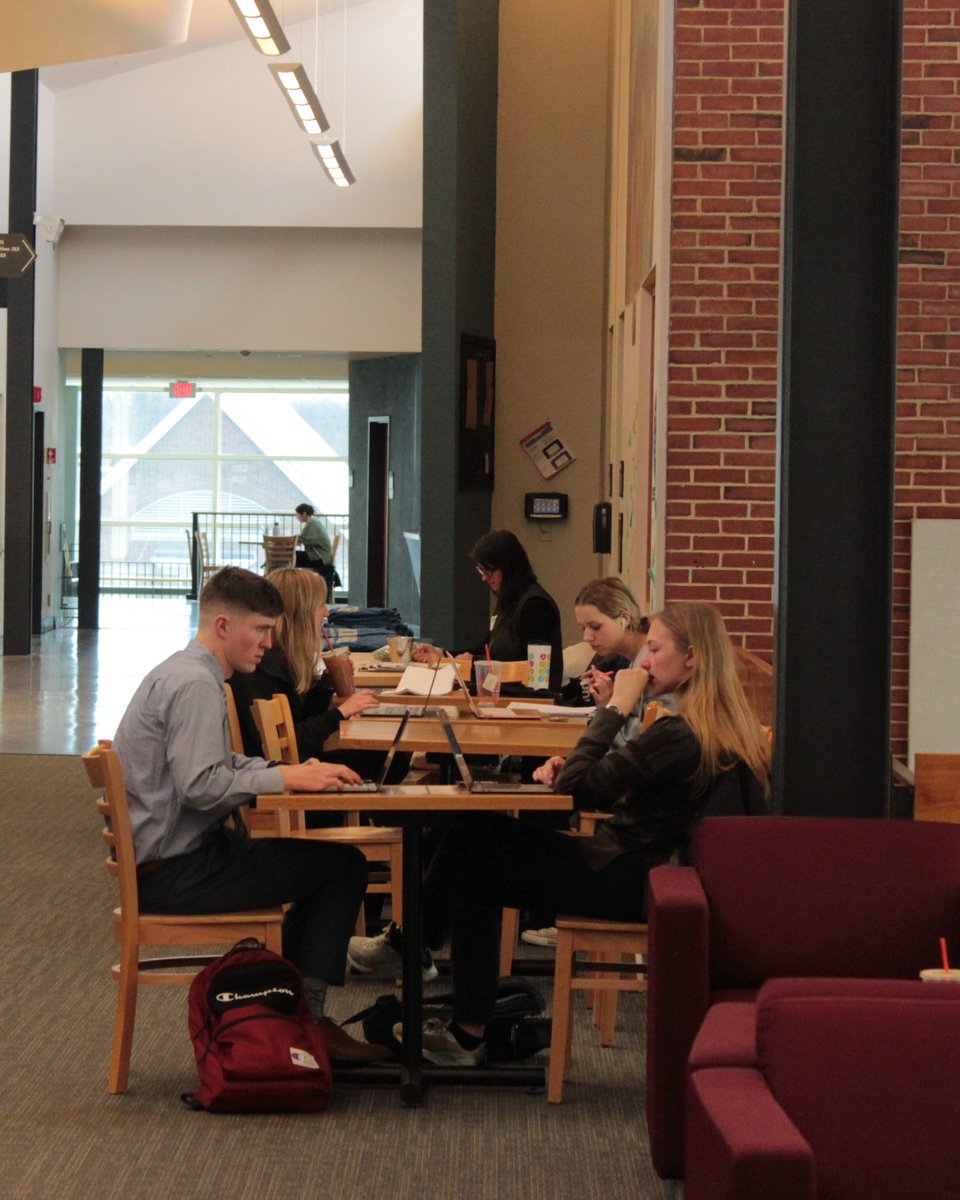 UNH_MUB's tweet photo. It crazy how fast the semester flies by... good luck on finals wildcats! https://t.co/tMz6icy447