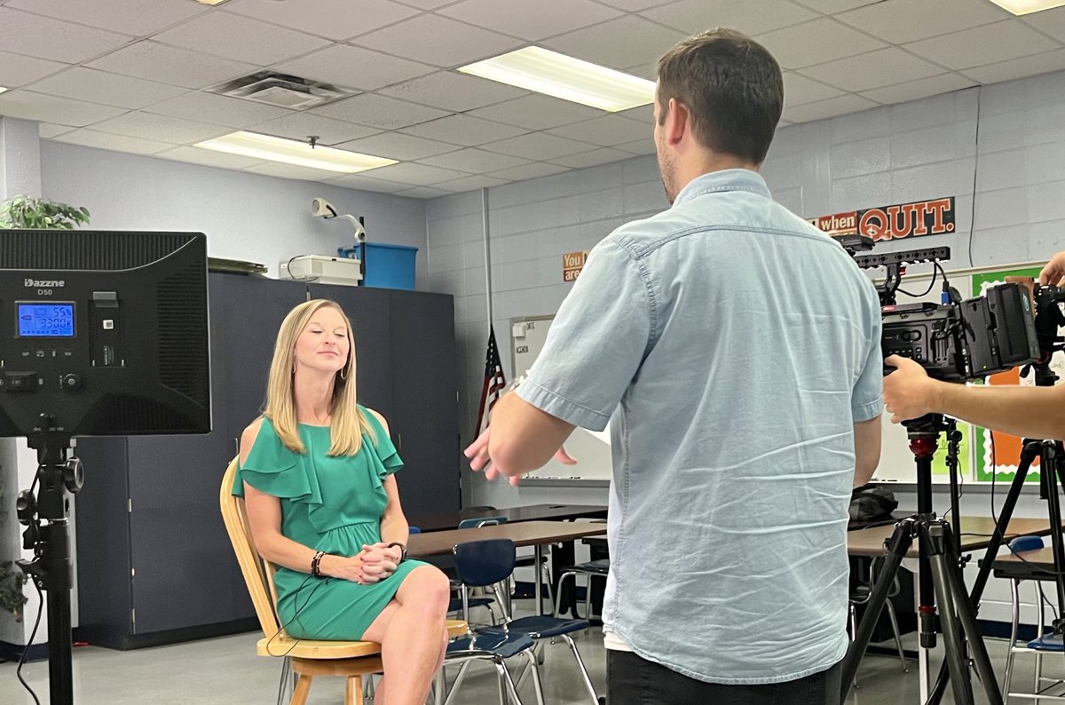 DerekVoiles's tweet photo. Lincoln Middle’s ELA Department sharing about the impact of the @NF_RuralLIFE grant on instructional practices and student engagement. #GoodToGreat https://t.co/KiyBBd4hf0