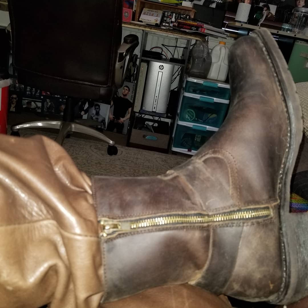 leatherdaddy78's tweet photo. My Boots Need Attention Bois!!
#cashmaster #leathermaster #cashslaves #cashpig #cashfuck #leatherslave #leatherpants #blackleather #leatherworship #leatherfuck #leatherdom #findom #cashfag ##leatherdaddy #alphamale #leatherboots #cashslaveswanted #leathercock #bootdaddy https://t.co/WenwCMr8xD