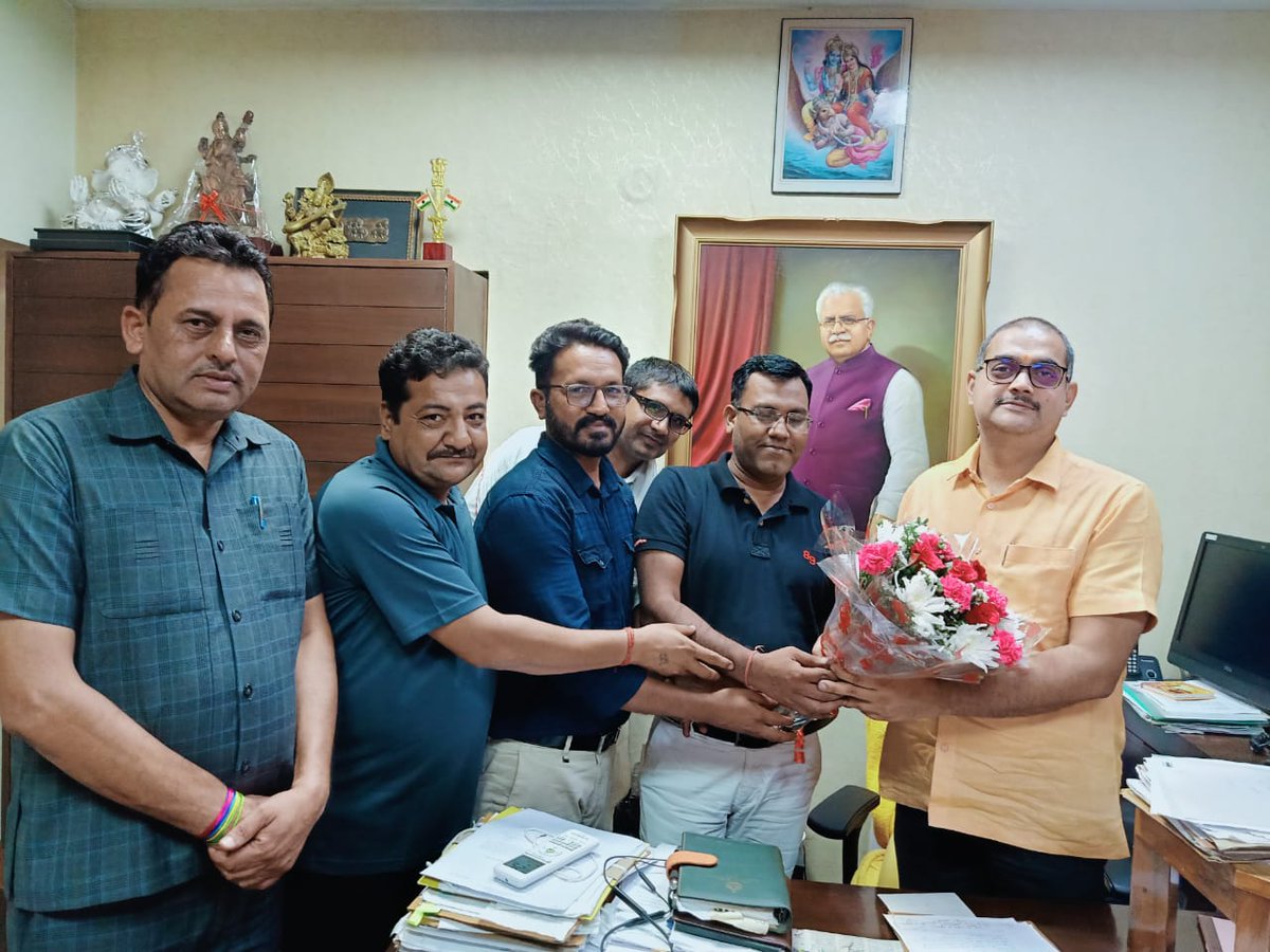 AnilRtk1's tweet photo. भूपेश्वर दयाल जी का बहुत-बहुत धन्यवाद । आज की मीटिंग सकारात्मक रही है । उन्होंने TGT Eng Advt 9/ 2015 भर्ती को जल्दी से जल्दी पूरा करवाने का आश्वासन दिया है । हमें उम्म���द है कि जल्दी ही हरियाणा के एक 1035 परिवारों में खुशियां आएगीं । @cmohry @bhupeshwardayal @chkanwarpal https://t.co/BMbwlxJq35