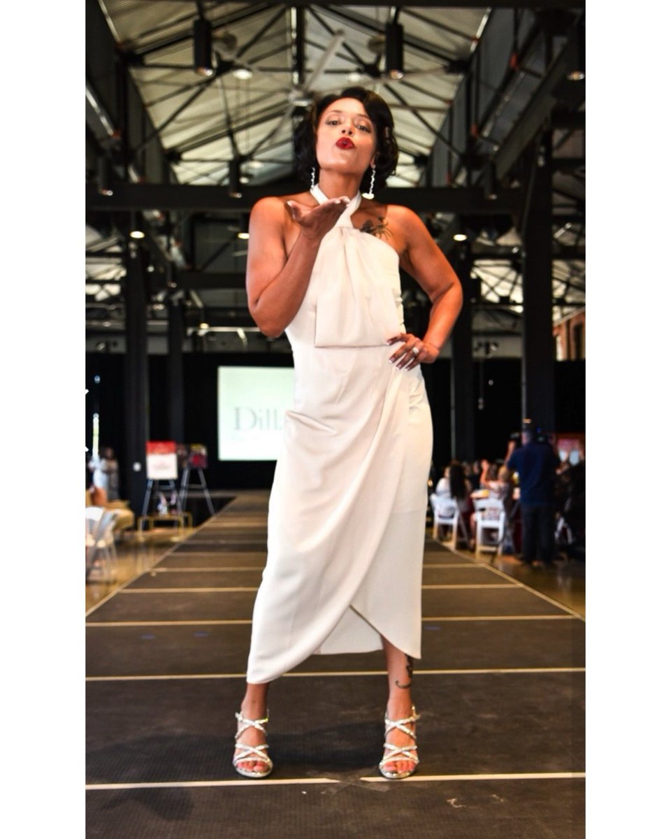 JessicaRoss2022's tweet photo. @KimKardashian did it first and slayed! but last nights look gave me all the @MarilynMonroe vibes.

#itsavibe#marilynmonroe#trend#obessed 😍 https://t.co/TMc76V3QAQ