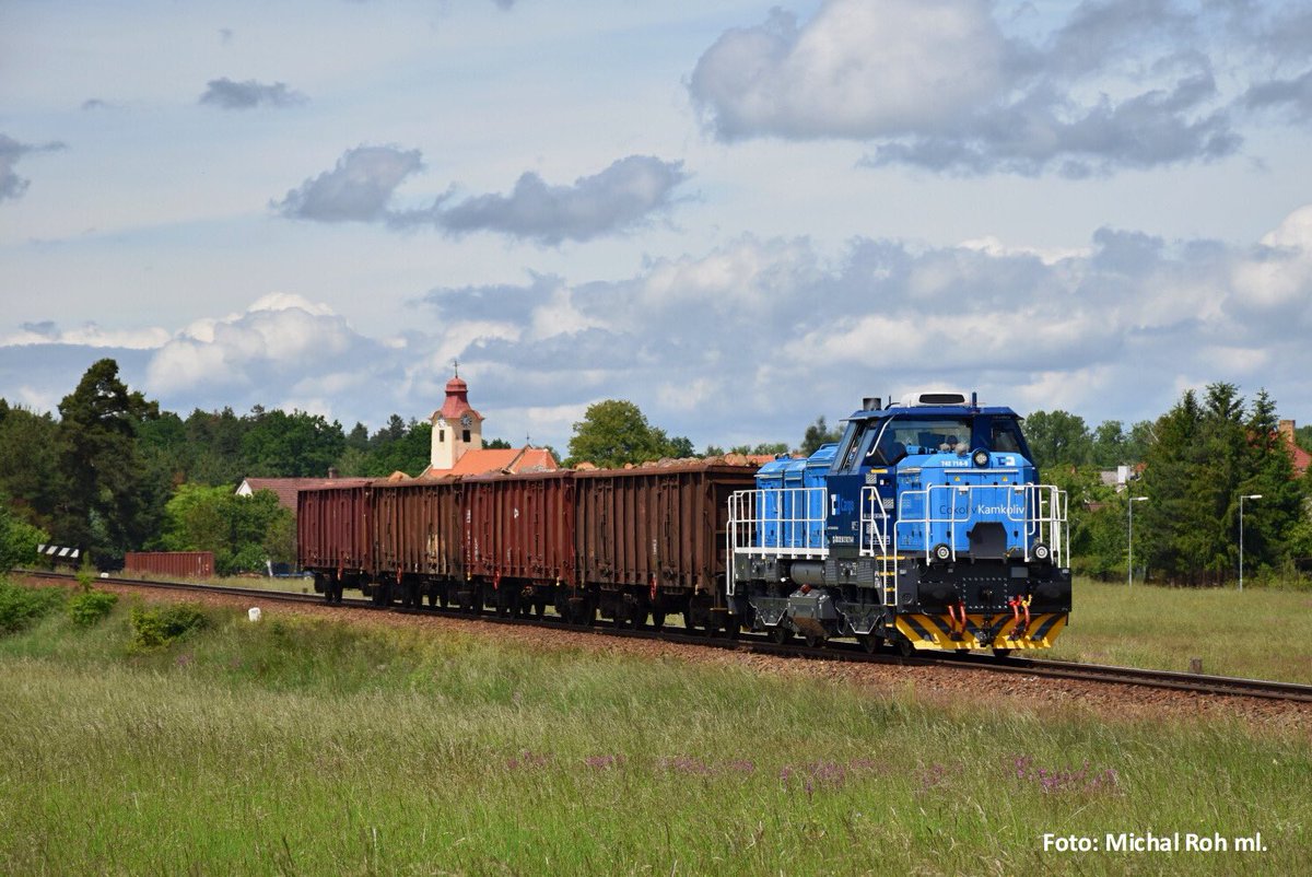 ČD Cargo a <a href="/CZ_LOKO/">CZ LOKO</a> podepsaly smlouvu na modernizaci dalších 25 lokomotiv řady 742 na řadu 742.71. “Modernizované stroje jsou efektivnější jak v traťové službě, tak při posunu. Zlepšení komfortu ocení i naši strojvedoucí,“ říká Ing. Tomáš Tóth, předseda představenstva ČD Cargo.