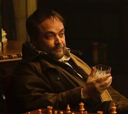 dwvariant's tweet photo. mark sheppard 

supernatural:
crowley / fergus macleod 

dc:
willoughby kipling (doom patrol) https://t.co/F2K8mBQcdI