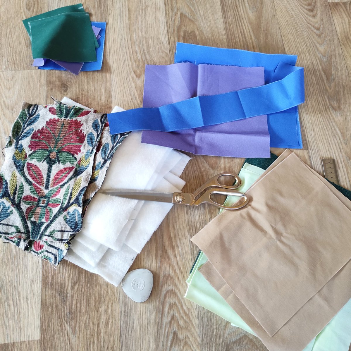AiryBags's tweet photo. One day I will tell you about my amazing customers who were waiting patiently for their orders who stand with me and my small shop in these awful war times. Those pieces were cut for bags. #etsy #airyfairybags  #ukrainewar #standwithukraine #smallbusiness #ukraine🇺🇦 https://t.co/YnAQaSgFLz