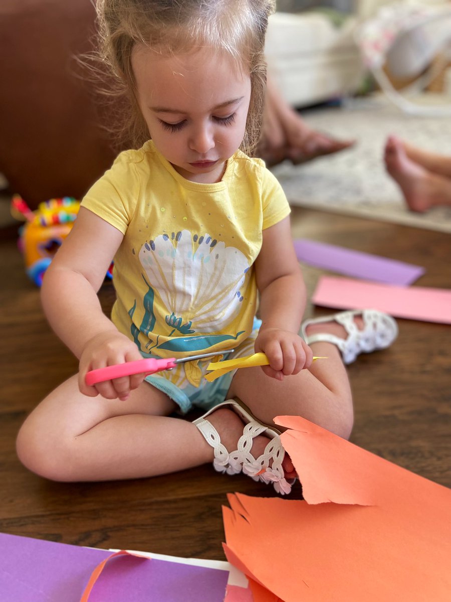 emily_knipe's tweet photo. Working on fine motor skills &amp; meeting the newest member of the family! #parentsasteachers #guidedplay #fecchornets https://t.co/NjwBSqK4kA