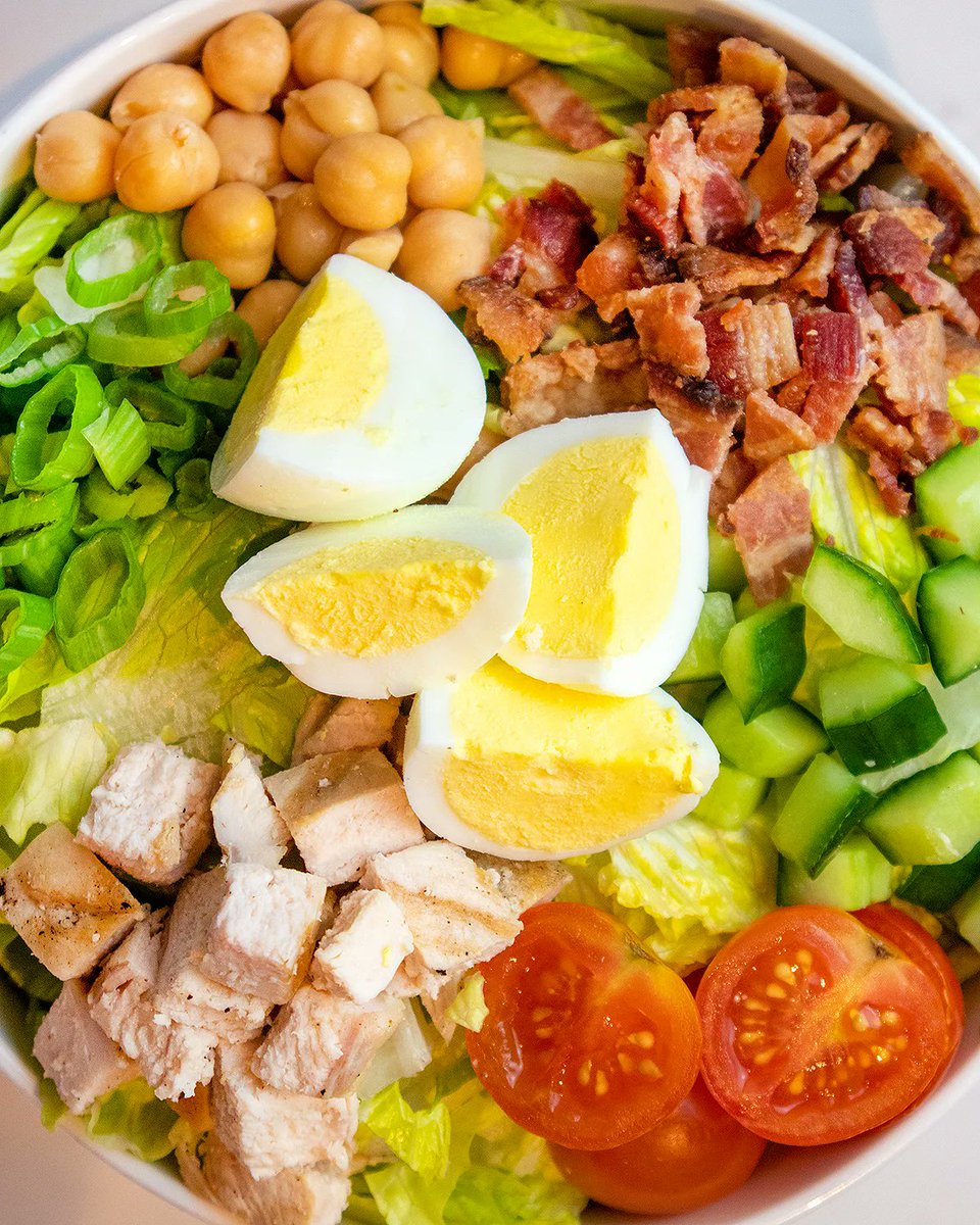 When the question is "what's for lunch?" a perfect Cobb Chicken Salad is always the right answer. 🙌 #prontobygiada #feasttheempire <a href="/CaesarsPalace/">Caesars Palace</a>