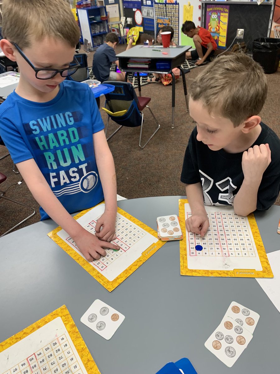 kmckee_mckee's tweet photo. S’s differentiate their work and apply their skills during math station time. #EverydayMath4 #harrishappenings https://t.co/DvLA21DJSr