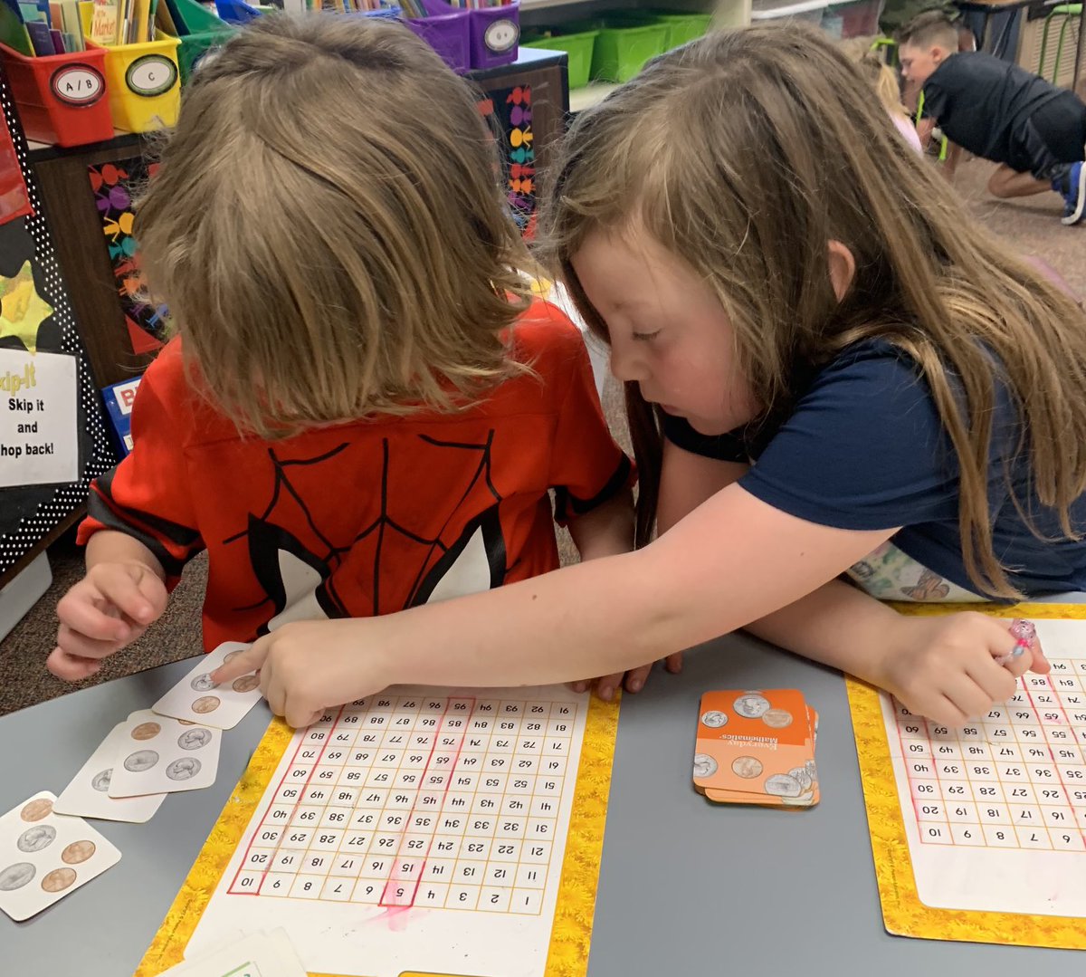 kmckee_mckee's tweet photo. S’s differentiate their work and apply their skills during math station time. #EverydayMath4 #harrishappenings https://t.co/DvLA21DJSr