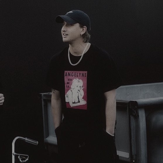 comfortkras (@comfortkras) on Twitter photo 