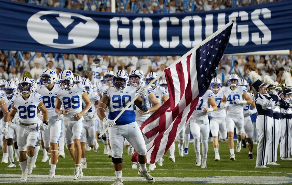 vincentholmes18's tweet photo. after a great conversation with @jernarogilford i am blessed to receive a(n) offer from brigham young university 💙🤍 @BYUfootball i would like to thank @Coach_Galliano. @GregBiggins @BrandonHuffman @adamgorney https://t.co/T1AJj2D9MQ
