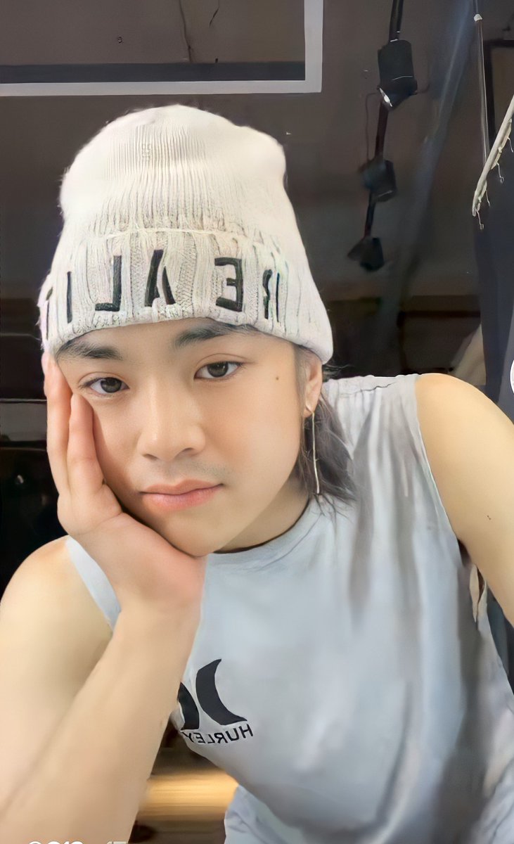j13vxon's tweet photo. @BubblegumsOfc @vxonc13 @vxonofficial Happy birthday @vxonc13 😍
Enjoy... 🎁🎊���🎂 https://t.co/pteNsGiysM