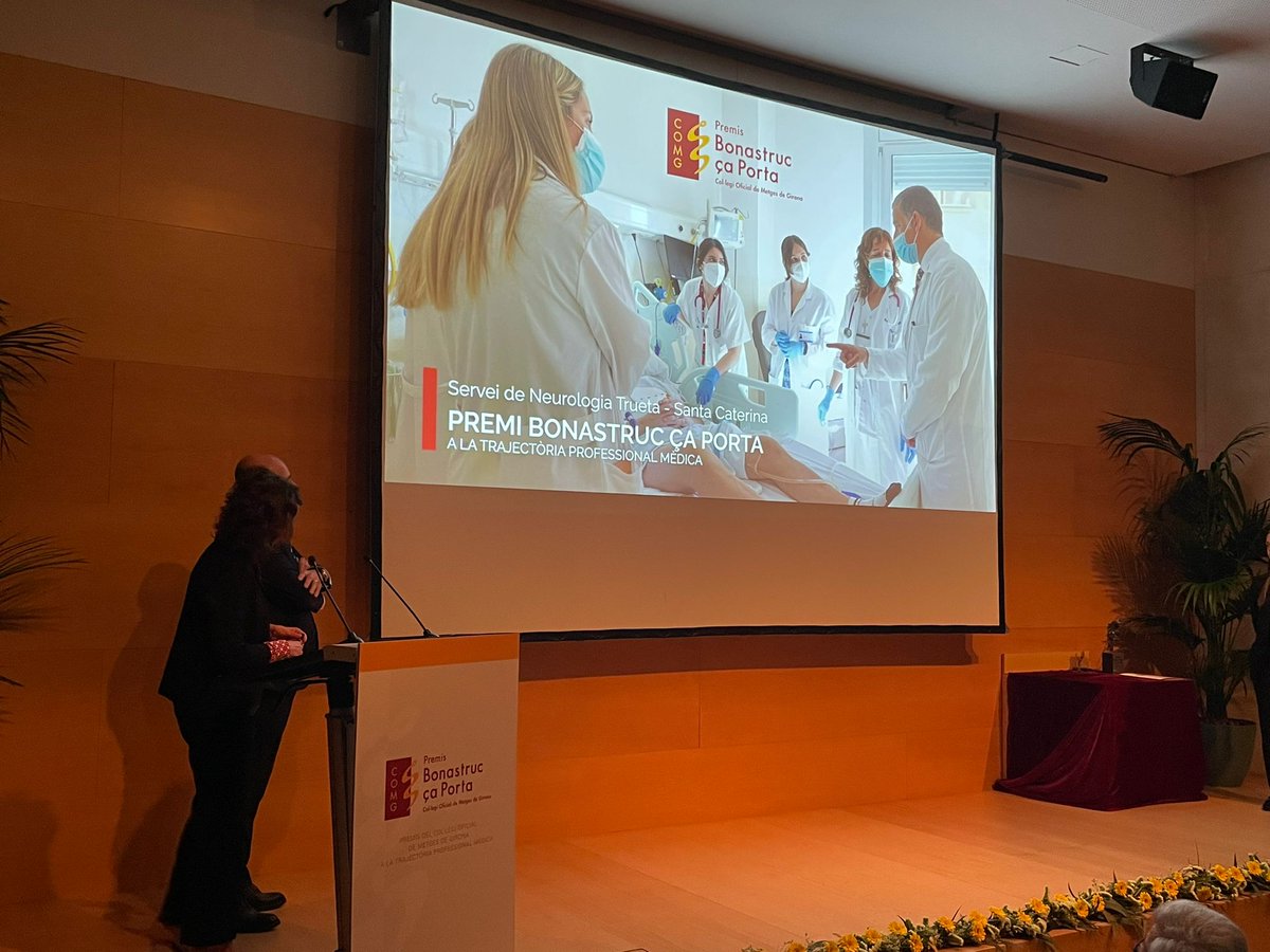 htrueta's tweet photo. 👏👏👏👏🏆  Premi #BonastrucçaPorta2022 del @COMGirona pel Servei de #Neurologia #htrueta - #HStaCaterina @iasgirona
pel seu model organitzatiu de treball en equip i multidisciplinari i per la seva tasca de docència i de recerca. Enhorabona a tot l'equip!! https://t.co/Gr8pR6wXFW