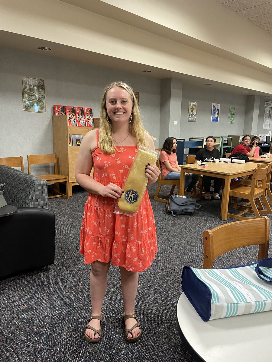 we_dontmakekeys's tweet photo. Huge shoutout to all our Senior Stole Winners!!🤩🤩 Grace Bedka, Kendal Carrubba, Emma Galocy, Ava Leffel, Ryli Letke, Lily Melendez, Andrew Stephen, &amp; Braelyn Washick https://t.co/bVHWxJMGaP