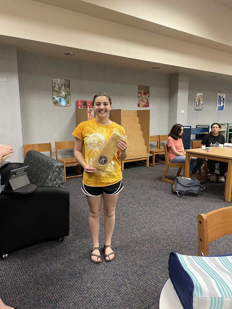 we_dontmakekeys's tweet photo. Huge shoutout to all our Senior Stole Winners!!🤩🤩 Grace Bedka, Kendal Carrubba, Emma Galocy, Ava Leffel, Ryli Letke, Lily Melendez, Andrew Stephen, &amp; Braelyn Washick https://t.co/bVHWxJMGaP