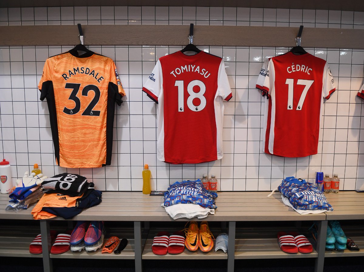 Arsenal's tweet photo. 🔎 Inside the dressing room... 

How are we feeling ahead of kick-off, Gooners? 🤔 

#TOTARS https://t.co/jzYzUmrpk4