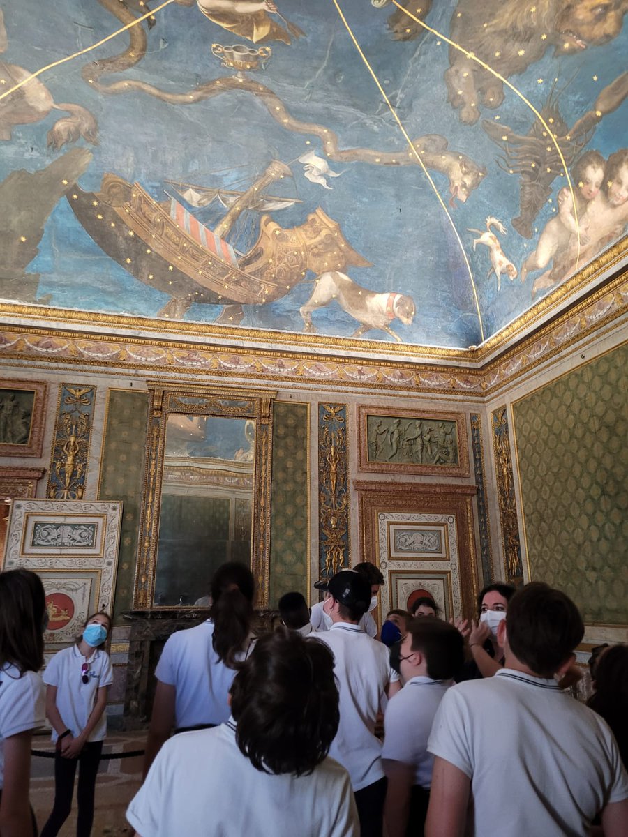 sdbpaderno's tweet photo. Con gli occhi verso l'azzurro #2secondaria #uscitadidattica #mantova https://t.co/0gBp2Hlw1Y