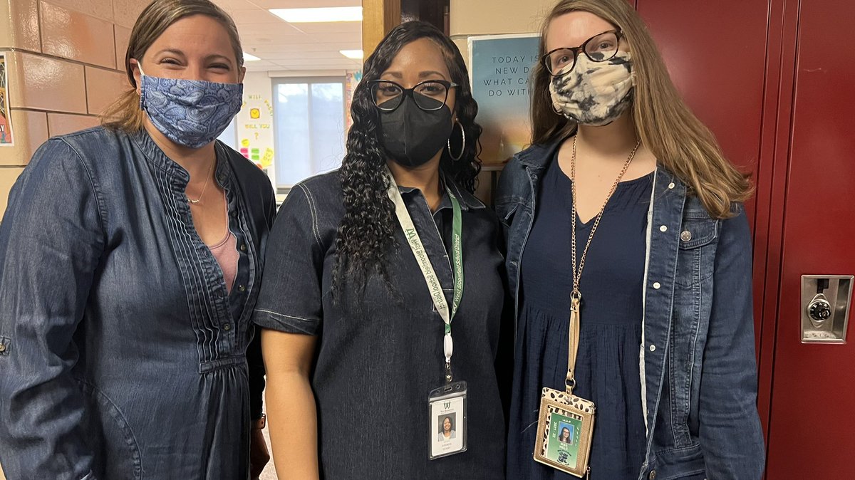 LameratoMrs's tweet photo. Twinning with my teammates! #denimrules @wbms https://t.co/7xxFzJy4lt