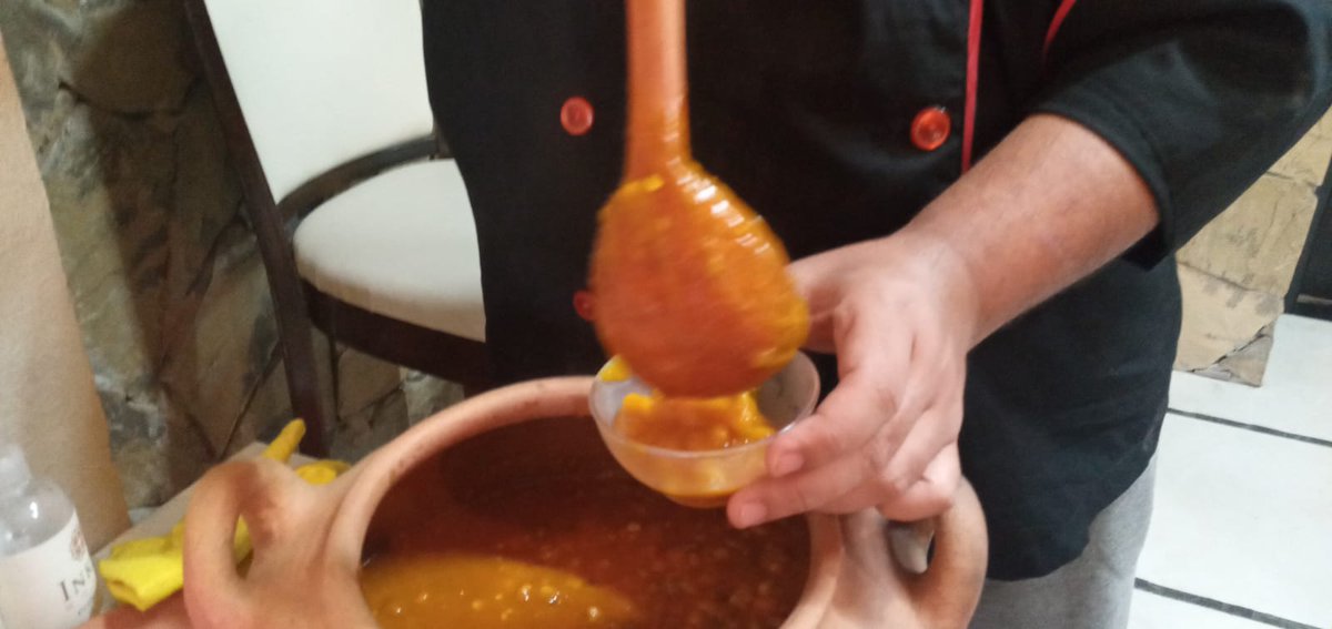 turismoSLA's tweet photo. Se entregó la declaración de interés Turístico y Cultural al 2do Festival Gastronómico y Cultural "Sabor a mi tierra Salta"."Agradezco el apoyo de la municipalidad, esperamos que sirva para mostrar nuestra identidad con la participación de todos"afirmó la organizadora Norma Azar. https://t.co/swGypToNwm