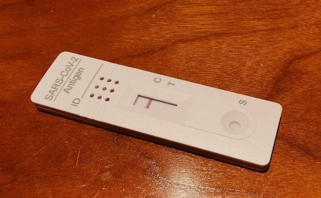 ¡Pues ya dando negativo familia twistera! <a href="/unacunaparaeva/">Una Cuna Para Eva</a> se ha librado gracias a mi estricto confinamiento en el palomar y a que ha corrido el aire, muuucho aire, demasiado diría yo ¿no creéis? Ahora... ¡A quemar las sábanas! Las del palomar ¿Qué pensabais? 🍾🥂🤣🤣😘😘