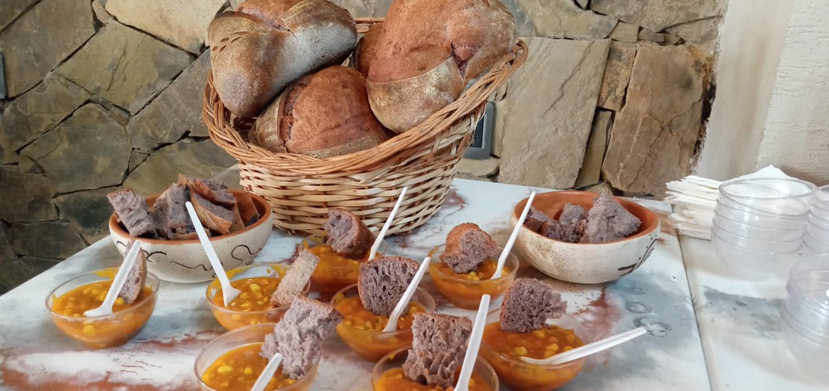 turismoSLA's tweet photo. Se entregó la declaración de interés Turístico y Cultural al 2do Festival Gastronómico y Cultural "Sabor a mi tierra Salta"."Agradezco el apoyo de la municipalidad, esperamos que sirva para mostrar nuestra identidad con la participación de todos"afirmó la organizadora Norma Azar. https://t.co/swGypToNwm