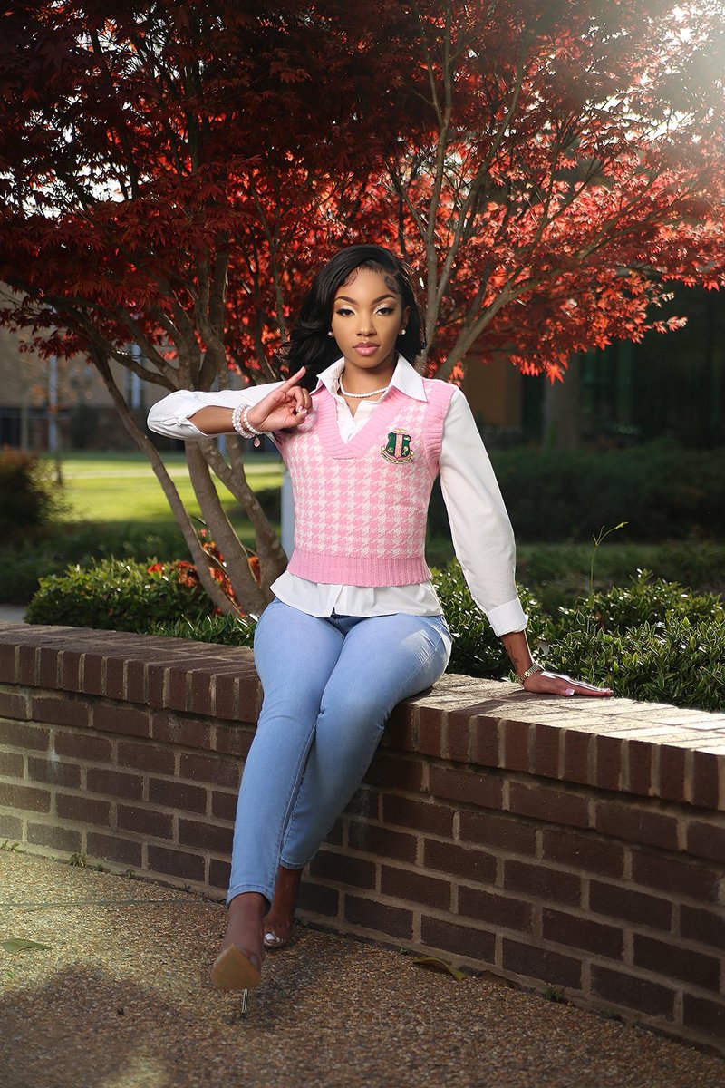 only1kait_'s tweet photo. “She went to school to be a nurse, she’s an AKA” 🩺💕                                         #nursegrad #akasorority1908 https://t.co/MXr4Cx99C1