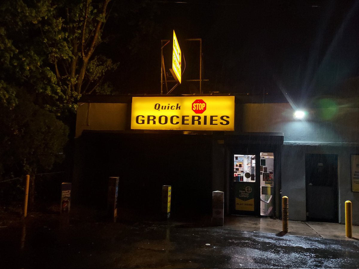 madrox1737's tweet image. Went to the stores and some savage had stuck gum in the locks... Looking at you @ThatKevinSmith and @JayMewes #QuickStop #BunchOfSavagesInThisTown #SmodSquad #SModCastle #Leonardo