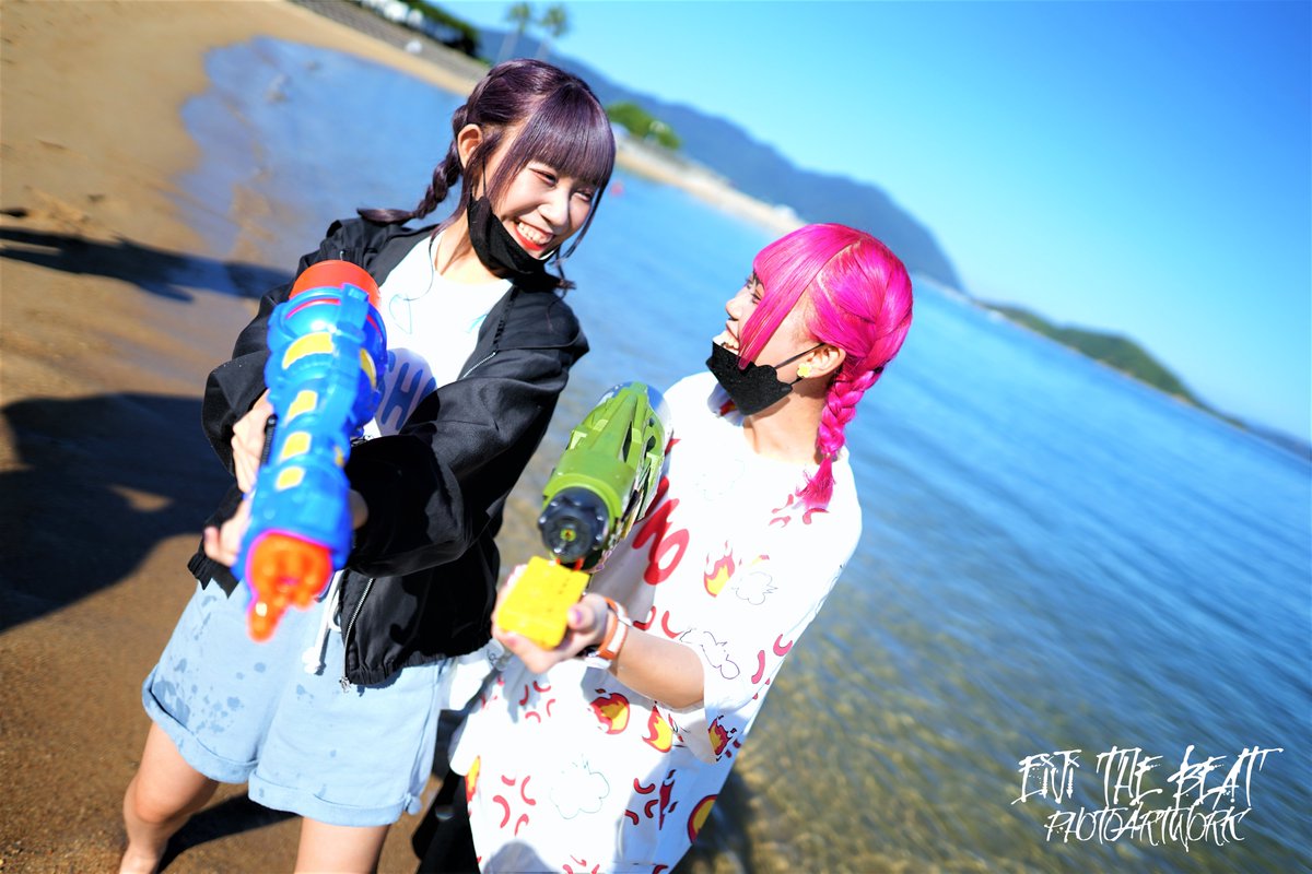 注意：二人とも、でかめの水鉄砲もって、むちゃくちゃいい笑顔でゲラゲラ笑ってますが、

カメラ狙って撃ってます🤢

#アイシェリング
#アイシェ写真館