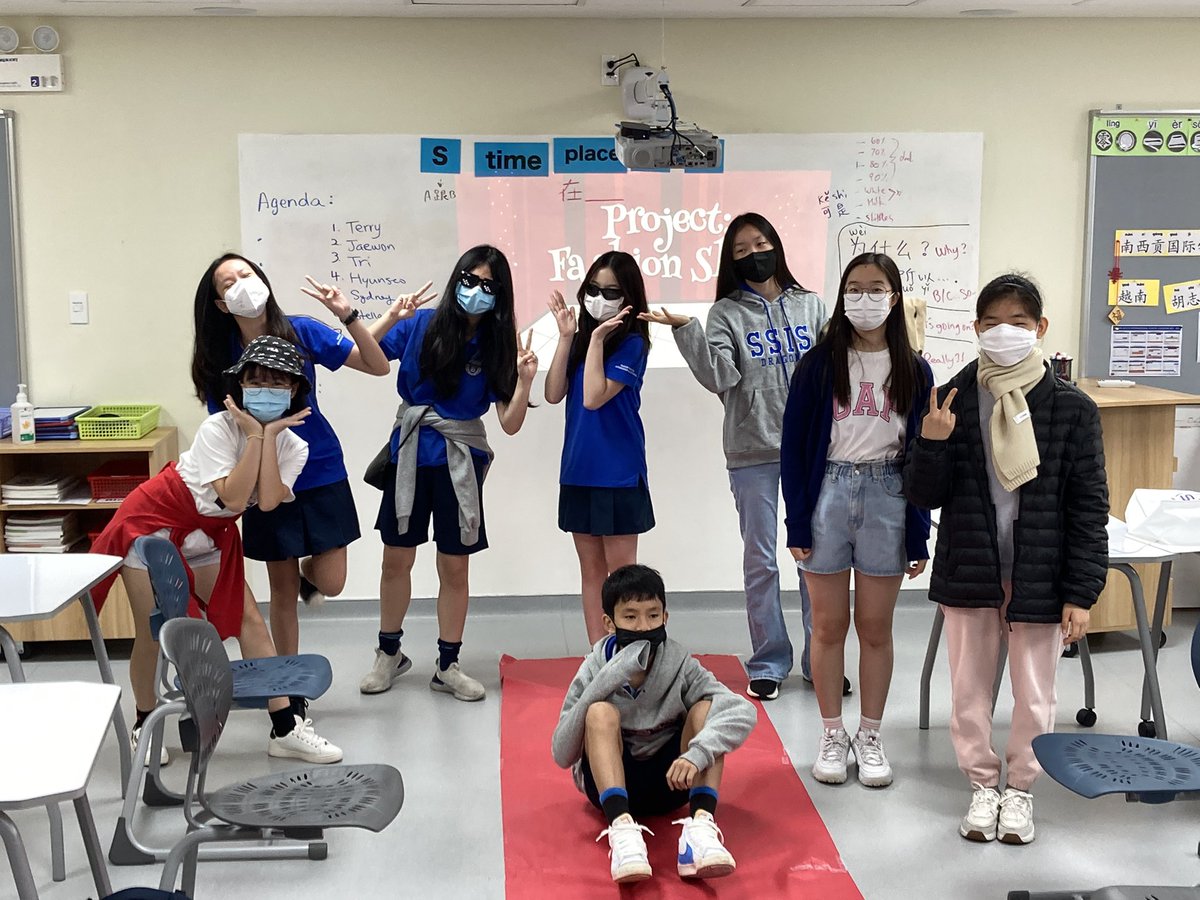 daisyteyalo's tweet photo. So happy to see that our middle schoolers were able to present freely on campus together. Their smiles (under the masks) and giggling are priceless. @ssischool #ssisworldlanguages https://t.co/cEXRbYw6bJ