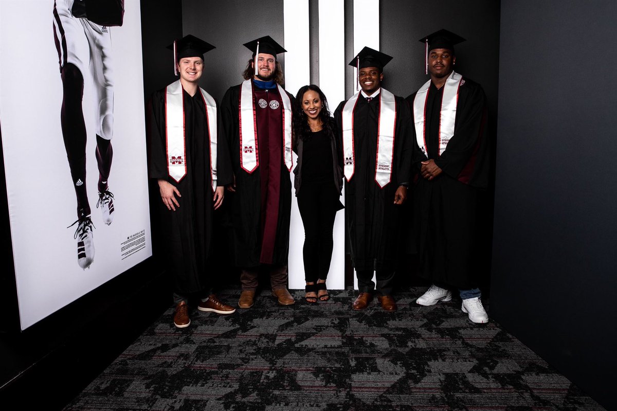 Always one of my FAVORITE days of the year! Congrats to all our guys getting their diplomas…YOU DID IT! 

#HailState 🐶🏈