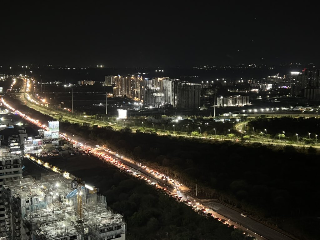 _SayeedaAfreen's tweet photo. Life looks more than normal. Back to offices and back to traffic.
#hyderabadtraffic #backtonormalcy https://t.co/BufeKuwvp0