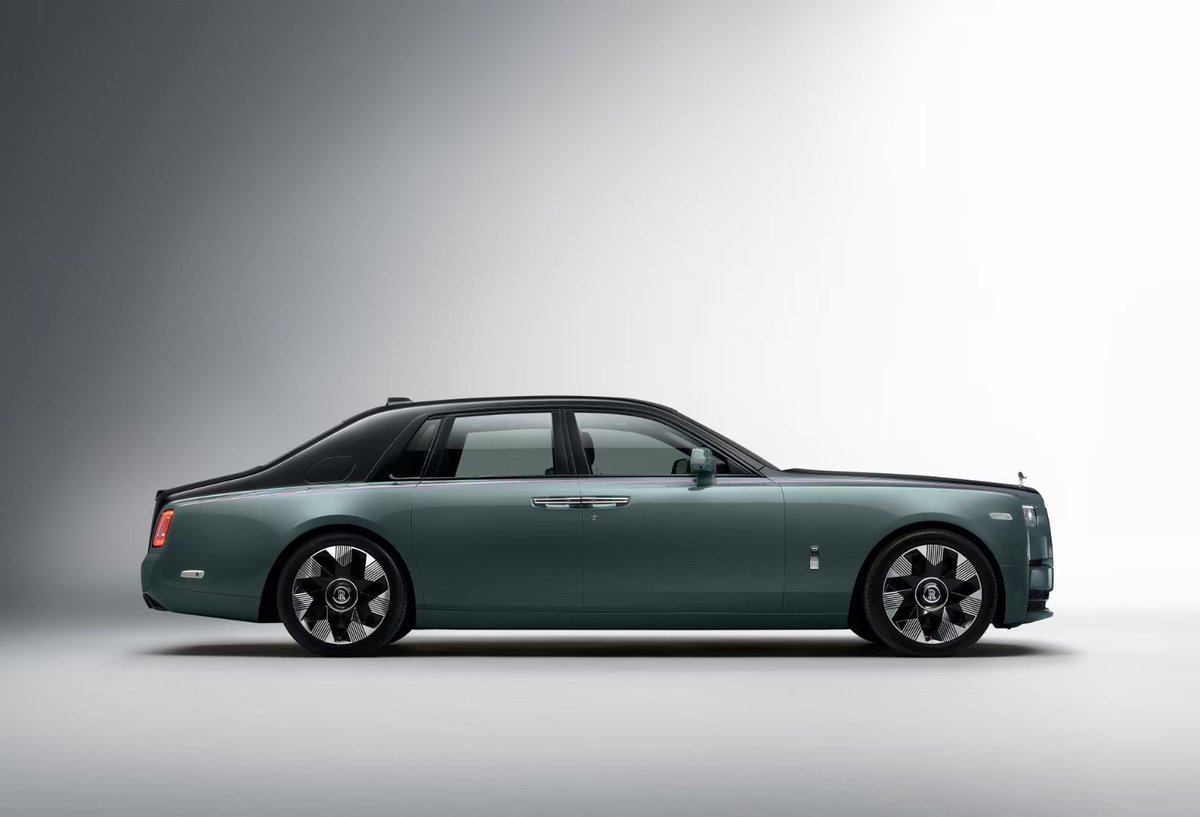 emilylin007's tweet photo. 皇者進化: #RollsRoyce #PhantomSeriesII https://t.co/OrKNMxTTSh