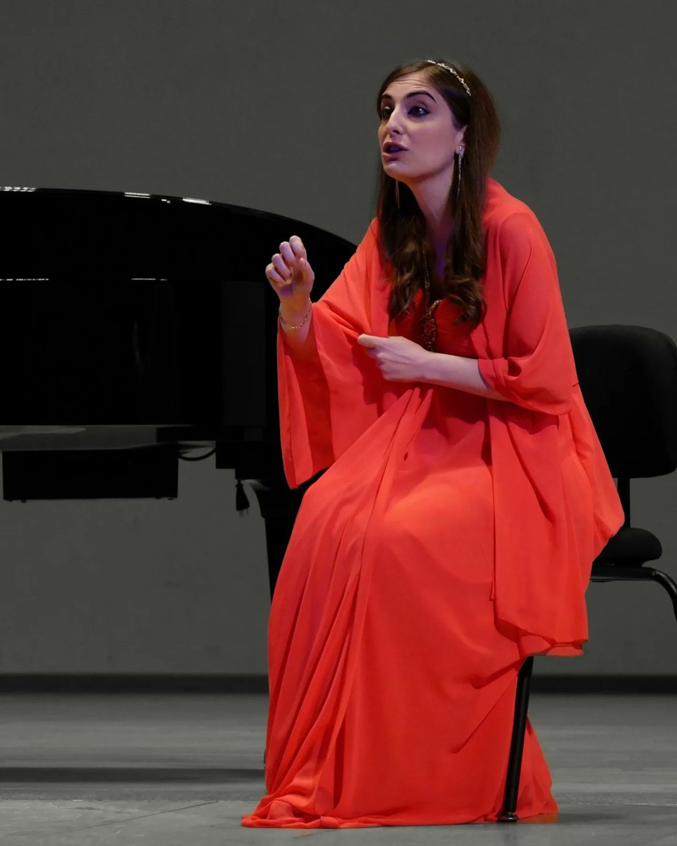 ImmaValeriaCapu's tweet photo. A night at the Opera 2...🎉🎭🌺 #music #ClassicalMusic #soprano #concert #Switzerland #opera #stage #angelagheorghiu #artist #operasinger #operalife #life #musiclife #musician #Voice #singing #Singer #happiness #Moments #photo #classic #spring #may #operatime #classicalsinger https://t.co/VRYyeiATmT