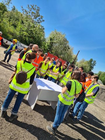 👷‍♂️ Visita tecnica con gli studenti di Geotecnica del Corso di Laurea Magistrale in Ingegneria Edile Architettura presso il cantiere di ANAS e Tecnostradesrl "Lavori per la stabilizzazione del versante in frana in località Deruta (PG)", accompagnati dalla Prof. <a href="/DSalciarini/">Diana Salciarini</a> .