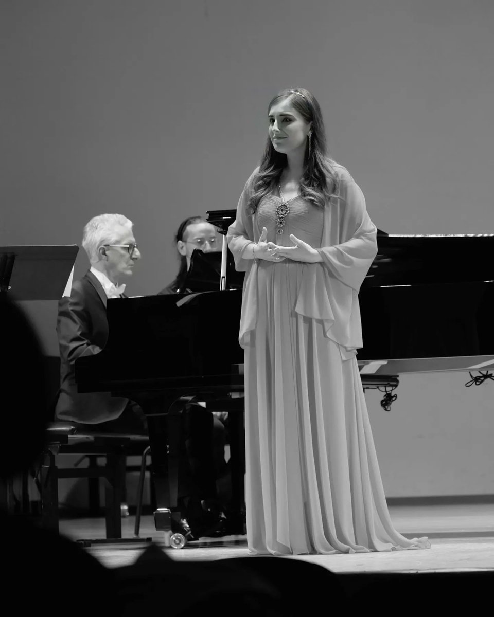 ImmaValeriaCapu's tweet photo. A night at the Opera 2...🎉🎭🌺 #music #ClassicalMusic #soprano #concert #Switzerland #opera #stage #angelagheorghiu #artist #operasinger #operalife #life #musiclife #musician #Voice #singing #Singer #happiness #Moments #photo #classic #spring #may #operatime #classicalsinger https://t.co/VRYyeiATmT