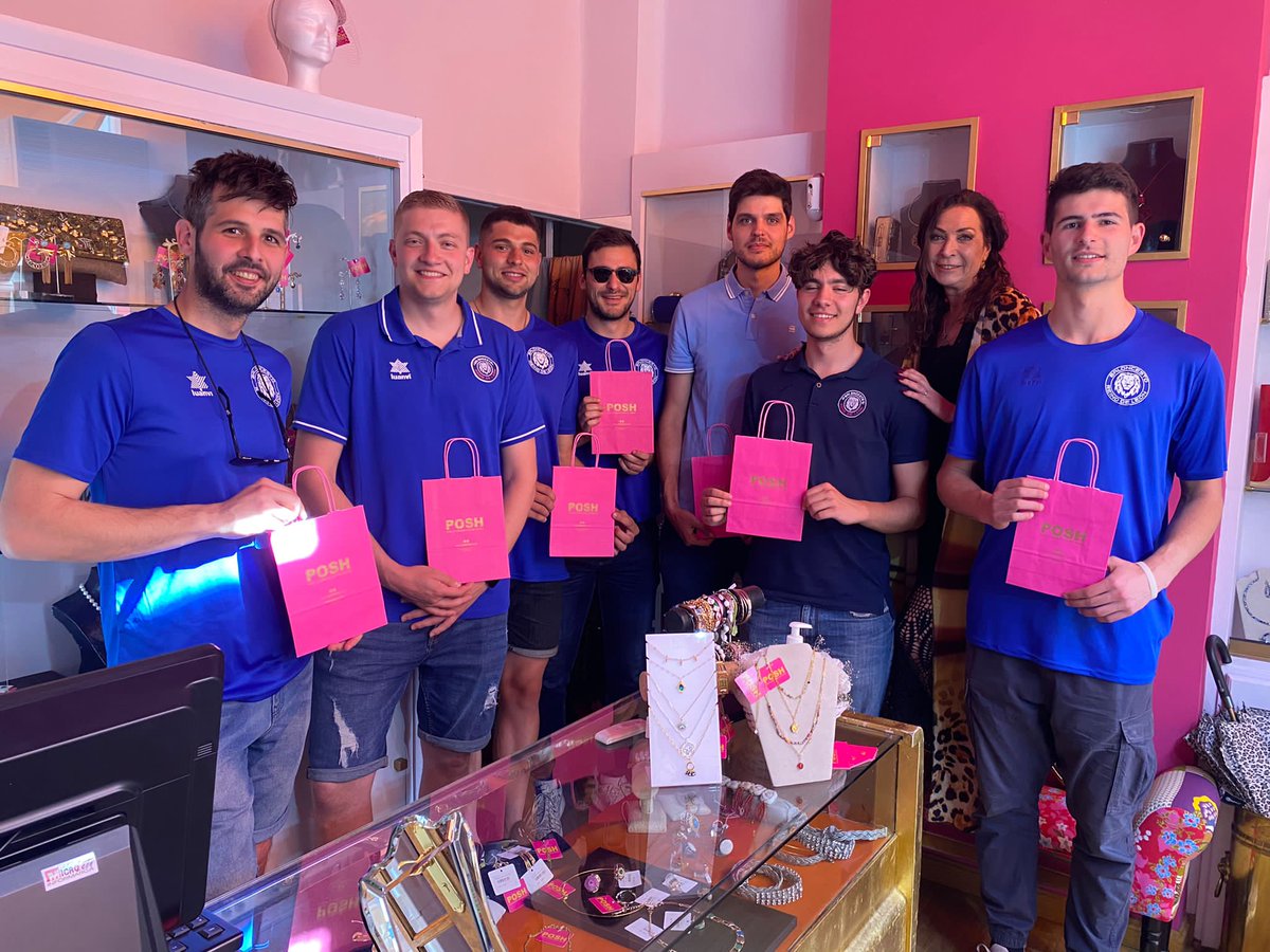 CBReinodLeon's tweet photo. CLUB 🏀 || 

En el día de ayer, nuestro #LigaEBA se acercó a POSH LEÓN, para agradecer su apoyo al primer equipo. 

Allí encontrarás fantásticas ideas para regalar, como bisutería, joyas o complementos. 

¡GRACIAS! 🤩

#Bisuteria #Moda #DefiendeTuReino💜🤍 https://t.co/b0eiVLbEgZ