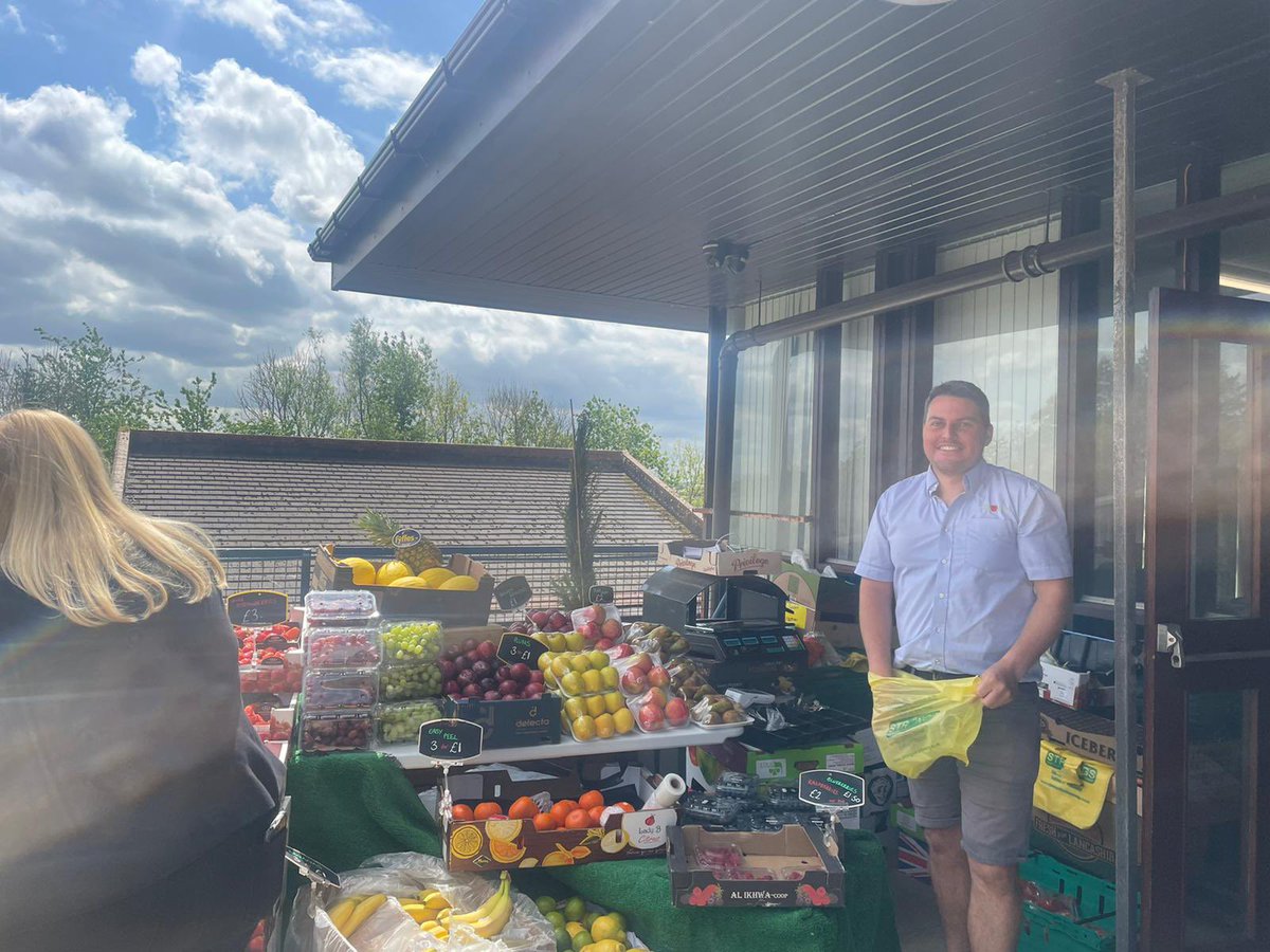 SarahFl34168178's tweet photo. Thank you to the Broad Oak Canteen for hosting the Farmers Market in the courtyard today &amp; also the Cycling stall, Physiotherapy stall &amp; Well Being stall. I hope it becomes a regular thing for BCO 🔆 @BroadOakSuite @RalphLivesey @mosodi_uk @ncagb @BuryCO_NHS https://t.co/66fFJ4MIay
