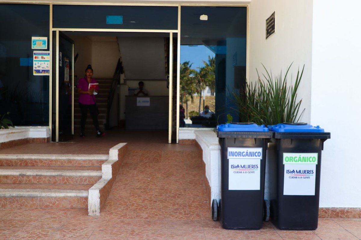 soyateneadeisla's tweet photo. En el Ayuntamiento también nos sumamos a la 𝘀𝗲𝗽𝗮𝗿𝗮𝗰𝗶𝗼́𝗻 𝗱𝗲 𝗯𝗮𝘀𝘂𝗿𝗮 ♻️. Si acudes a realizar algún trámite, recuerda que ya puedes encontrar contenedores para residuos 𝗼𝗿𝗴𝗮́𝗻𝗶𝗰𝗼𝘀 e 𝗶𝗻𝗼𝗿𝗴𝗮́𝗻𝗶𝗰𝗼𝘀 🚮.

#EducaciónAmbiental https://t.co/0F28TgH6cb