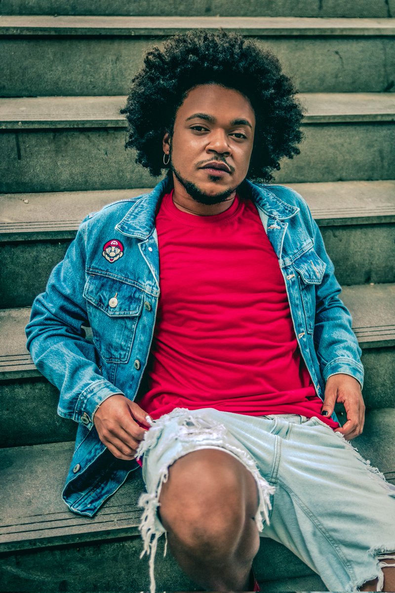 kayode_leo's tweet photo. Tem dias q eu penso real em raspar o cabelo, daí eu lembro do arrependimento, q tive quando cortei os dreads e logo passa 😅
#kingblack #Blackpower #pretinhodopoder https://t.co/InFtsP9pjN