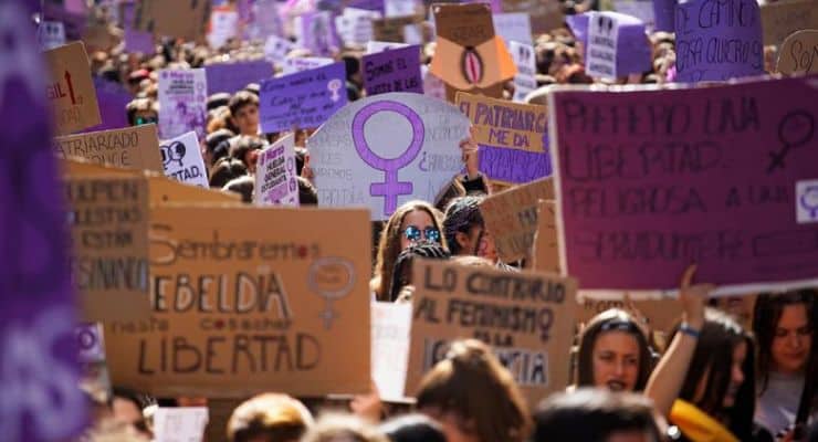 İspanya’da yeni yasa: 16 yaş üzerine aile izni olmaksızın kürtaj hakkı, ayda beş gün regl izni

diken.com.tr/ispanyada-yeni…