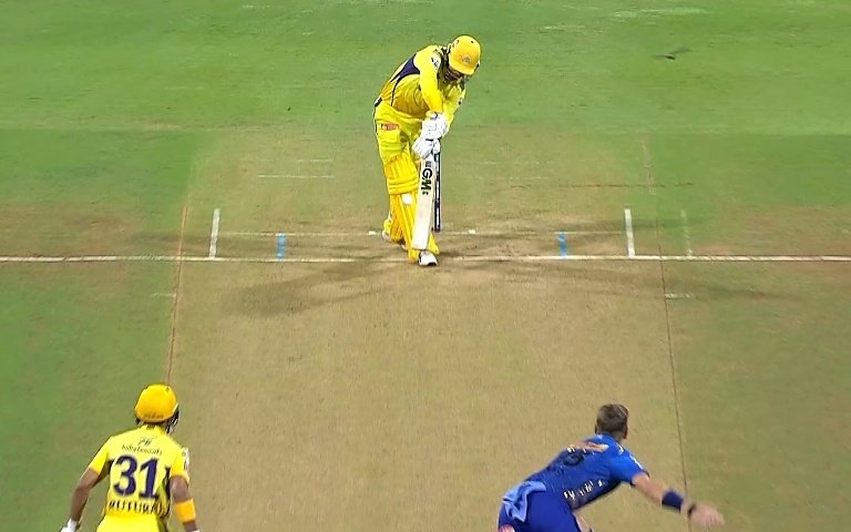 mufaddal_vohra's tweet photo. Unlucky for Devon Conway, the ball was missing leg stump. He couldn't take the DRS due to powercut in the stadium. https://t.co/kyaUJsZw9e