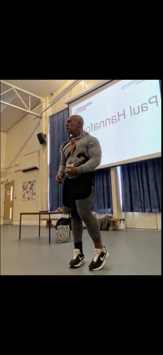 paulhannaford's tweet photo. @KLSBracknell kennel school today in Bracknell educating year 6/13 👫students who all have a special educational need or learning difficulty! on the the risk of county lines gangs knife 🔪 crime &amp; drugs 💉 so big well done their head teacher 👩‍🏫 lovely lady big ❤️👏�� #dutyofcare https://t.co/nkpiQibGhn