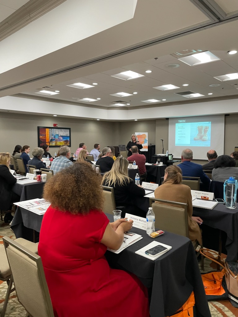 UTCIS's tweet photo. Our TCED team is in Nashville this week hosting the Tennessee Basic Economic Development Course. We are thrilled to celebrate #EconDevWeek22 with our course TBEDC participants! @IEDCtweets #TCED https://t.co/hd8Vh1TtEH