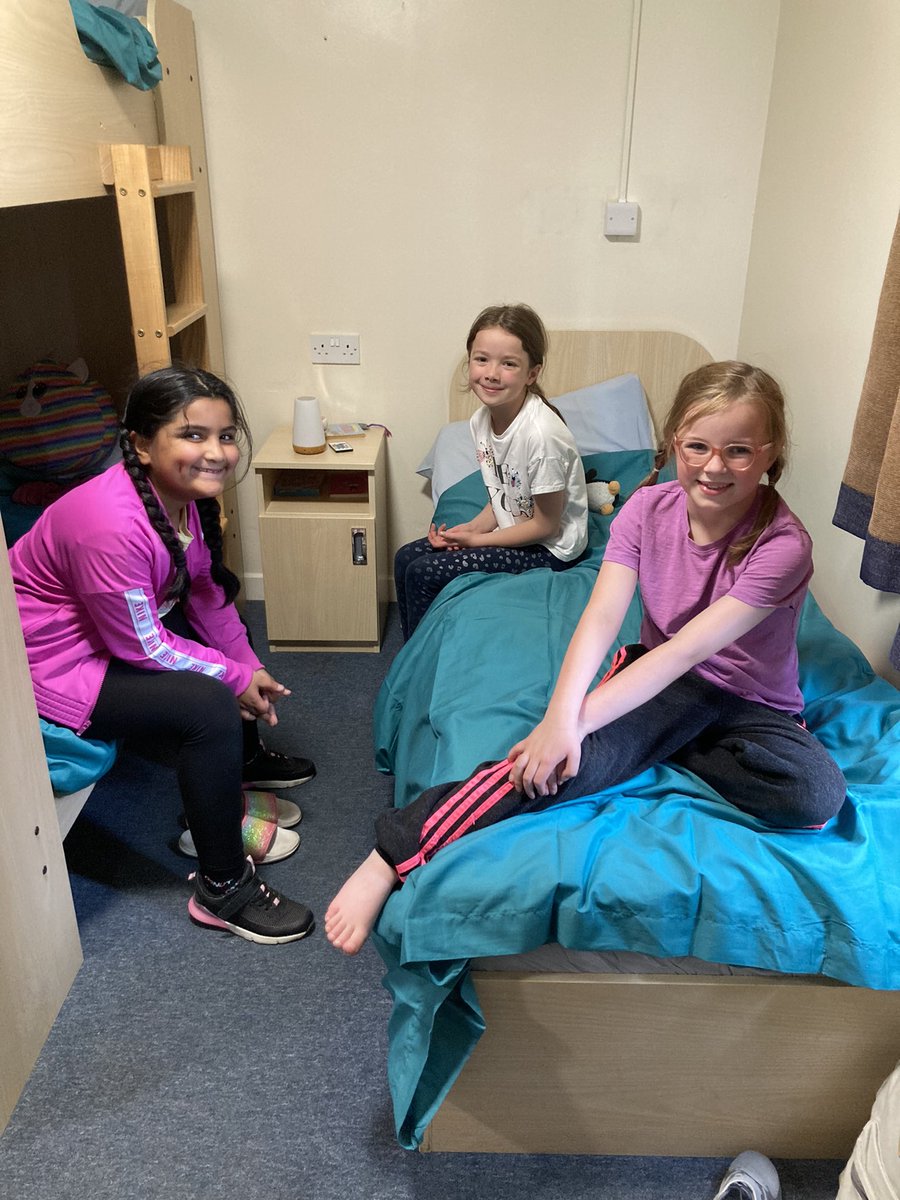ManorHseSchool's tweet photo. Bed making and sorting out our bedrooms. #IndividualChallenge https://t.co/MYHAPD2iWw