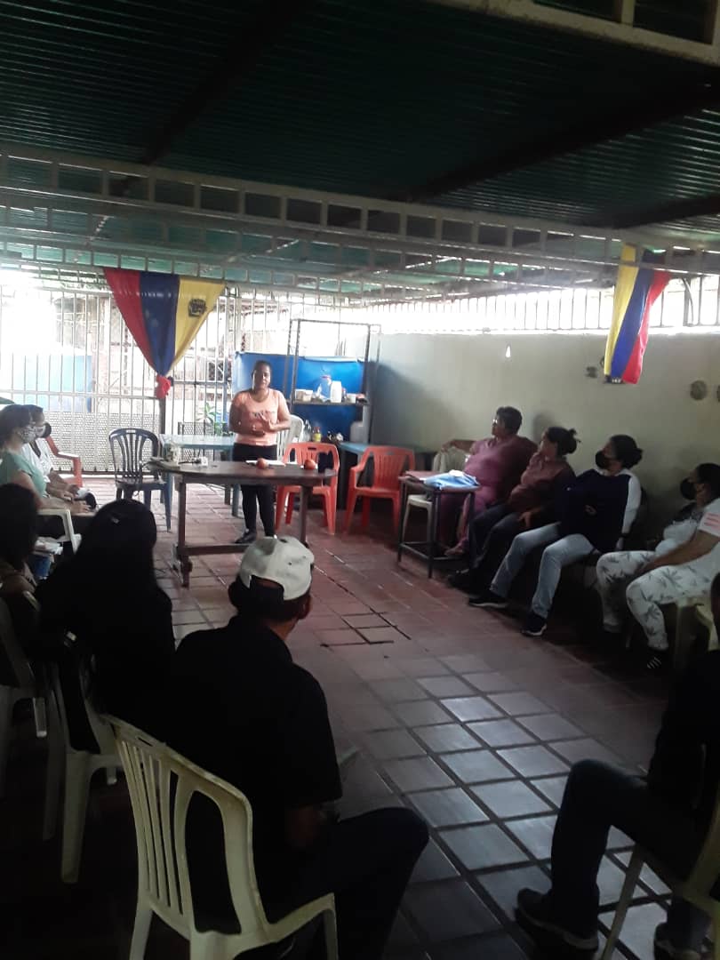 infocomunalZU's tweet photo. #12Mayo2022|| MPPCyMS/ FundaComunal

Para fortalecer los conocimientos políticos en las comunidades, el equipo Promotor de FUNDACOMUNAL realizo un taller de formación al Poder Popular.

#NuestraAméricaUnida https://t.co/yz9mQljVIN