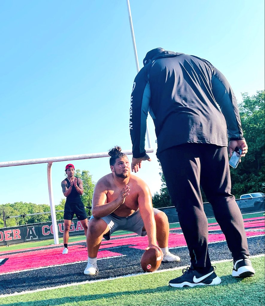 High_er_up's tweet photo. @Robertmcqb1 × @AidenNunn1 
Making it count... C/O 23

@High_er_up × @WideoutVille 
"League Level, That's the Status"

#LeagueLevel #Recruit #Touchdown #HS #QB #OLine #Train #Coach #Field  #Pass #Prospect #Camp #WorkOut https://t.co/b8pj93v8Nz